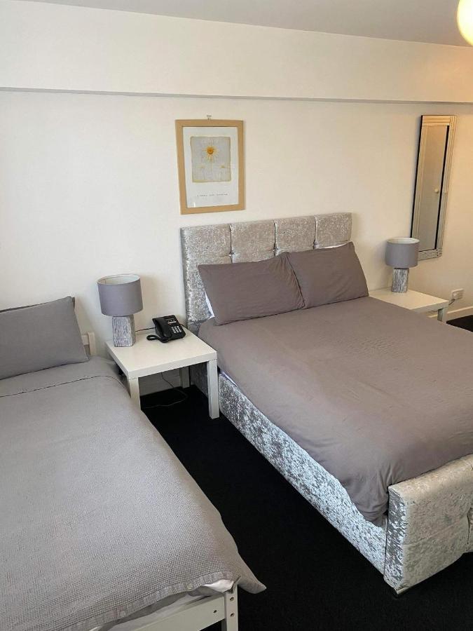 Green Acre Motel North Cornelly ภายนอก รูปภาพ